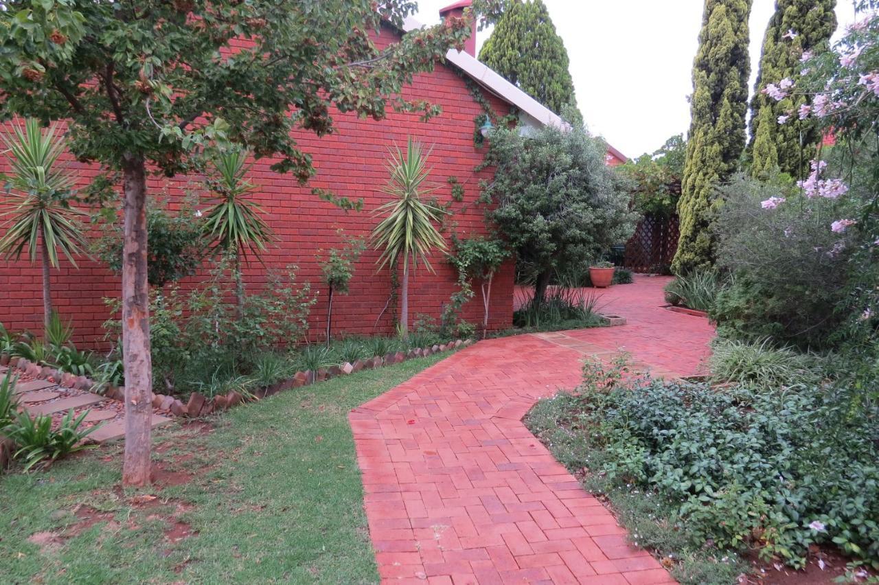 Camelia Guest House Bloemfontein Exterior photo